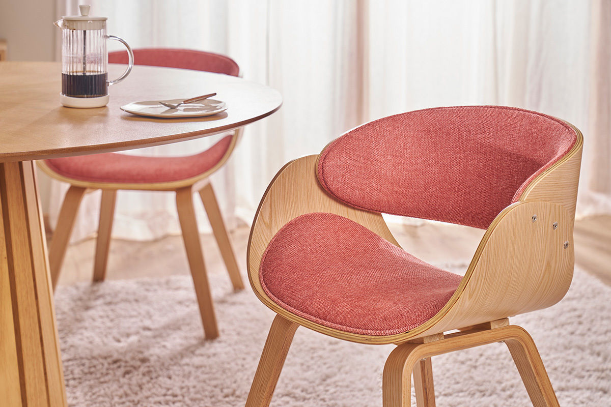 Sedia design in tessuto effetto velluto testurizzato terracotta e legno chiaro BENT