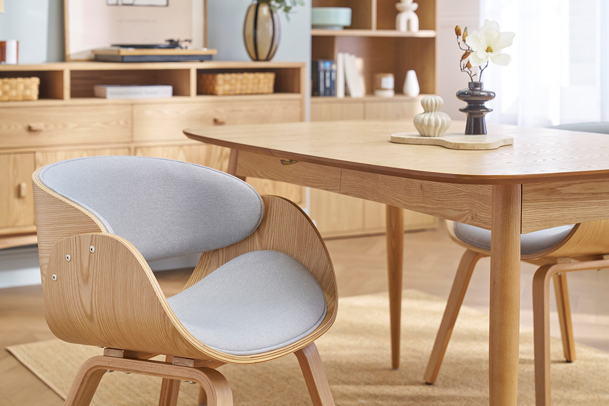 Sedia design in tessuto grigio e legno chiaro BENT