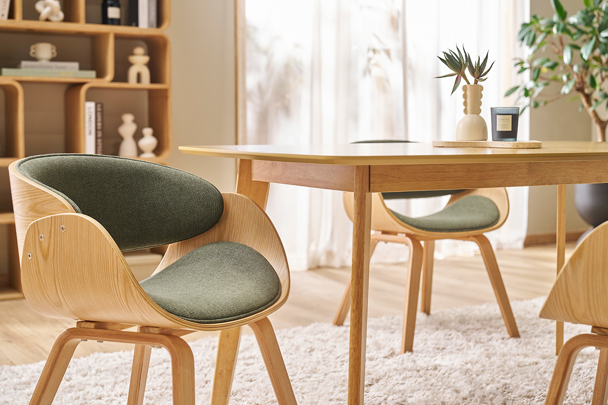 Sedia design in tessuto verde cachi e legno chiaro BENT