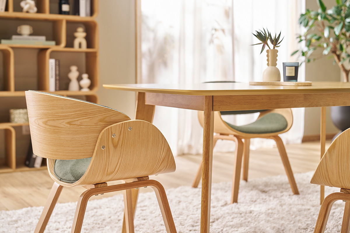 Sedia design in tessuto verde cachi e legno chiaro BENT