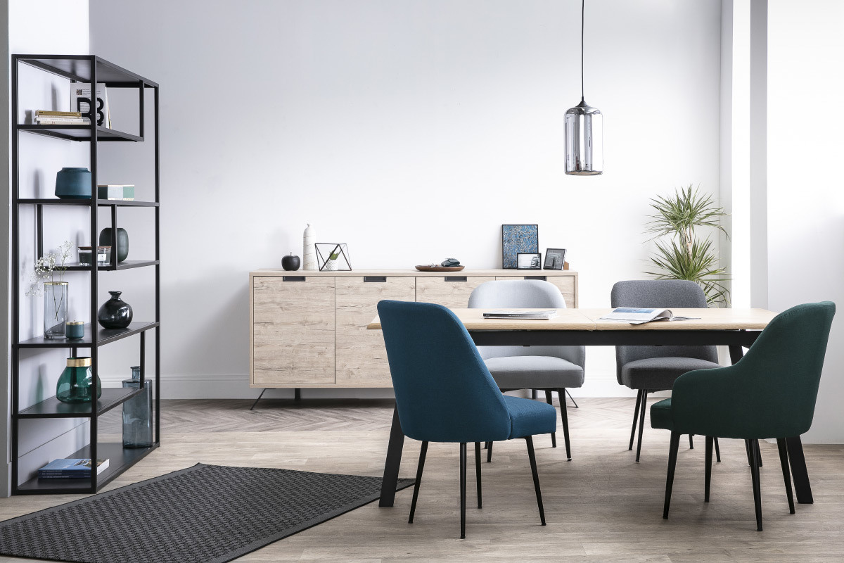 Sedia design in tessuto verde scuro e piedi in metallo nero LOV