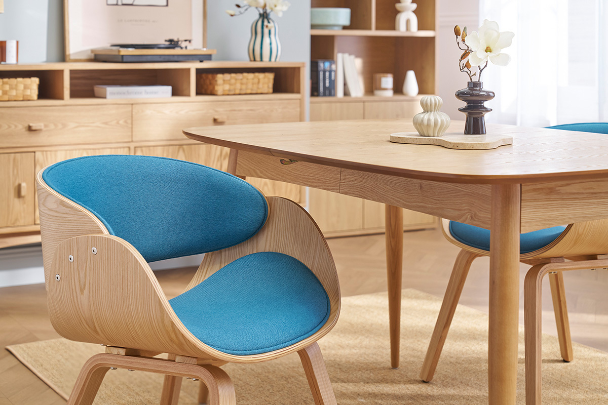 Sedia design tessuto blu anatra e legno chiaro BENT