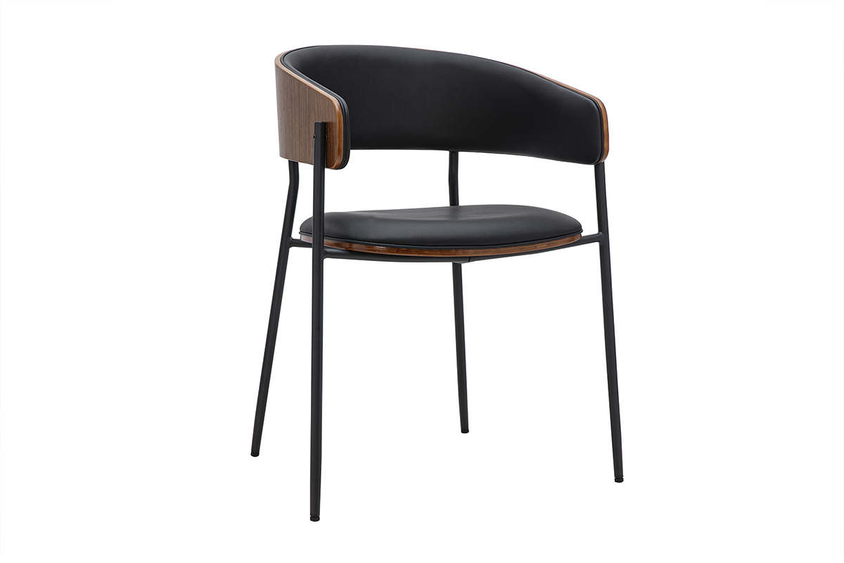 Sedia di design nera e legno scuro noce con schienale avvolgente, vista in tre quarti