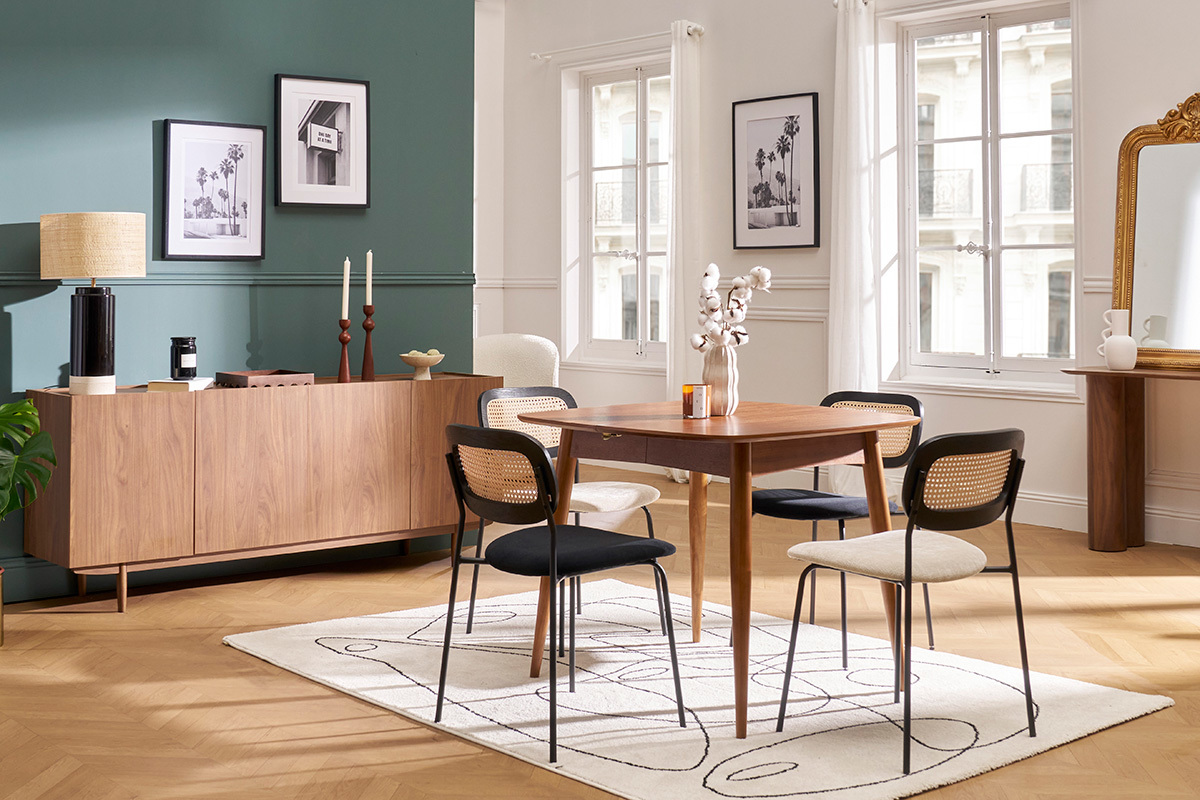 Sedie dal design in tessuto effetto velluto beige, metallo nero e intreccio di rattan (set di 2) MIRANDA