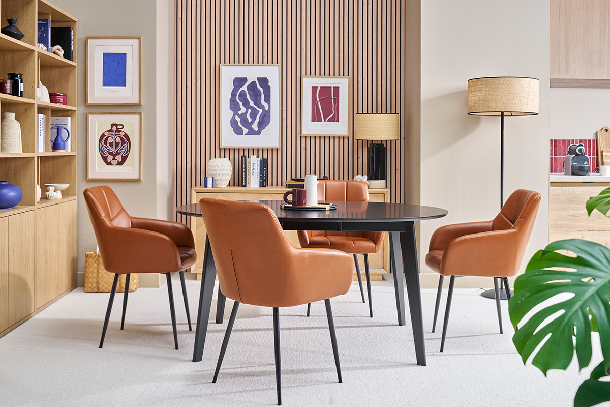 Sedie design trapuntate in poliuretano marrone e metallo nero (set di 2) MONTERO