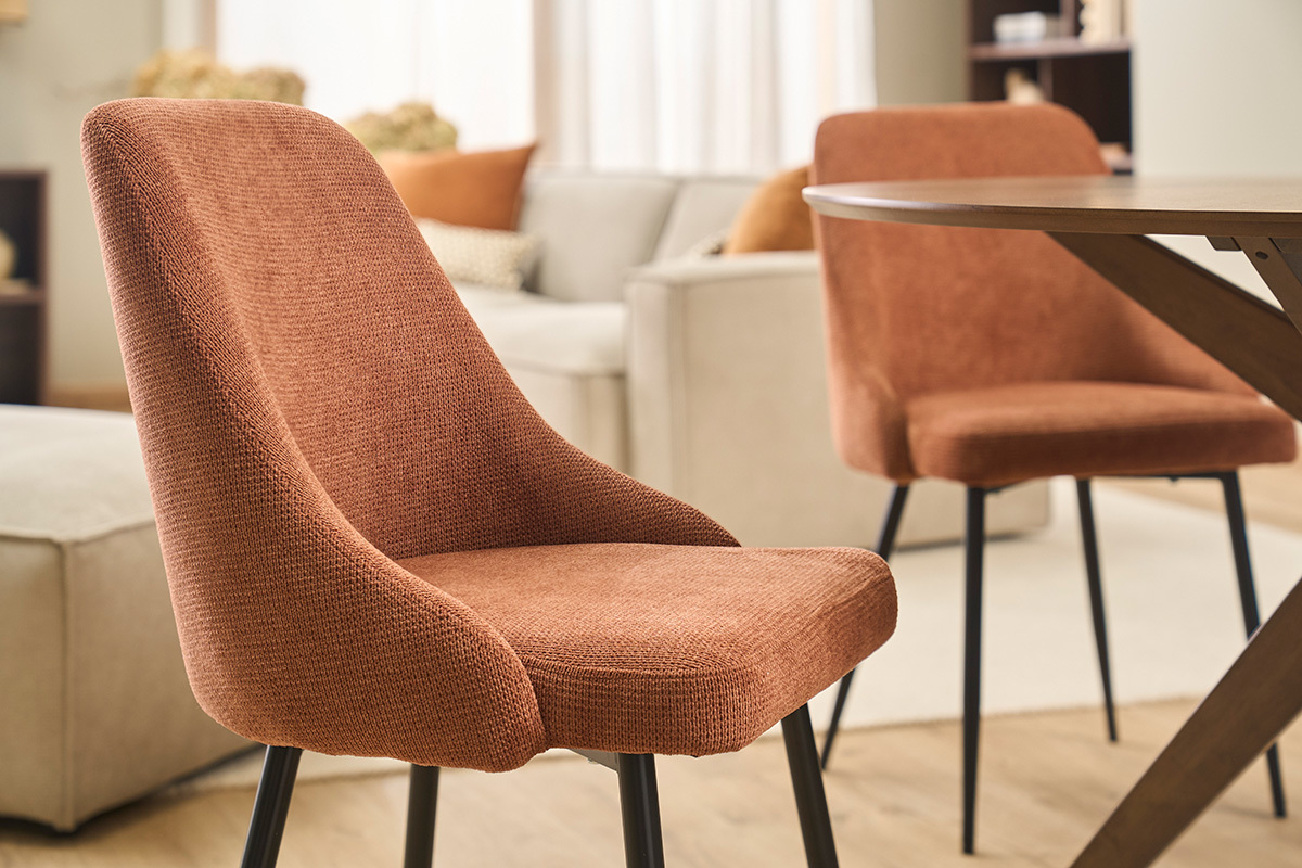 Sedie in tessuto ciniglia terra bruciata e metallo nero (set di 2) HASTA