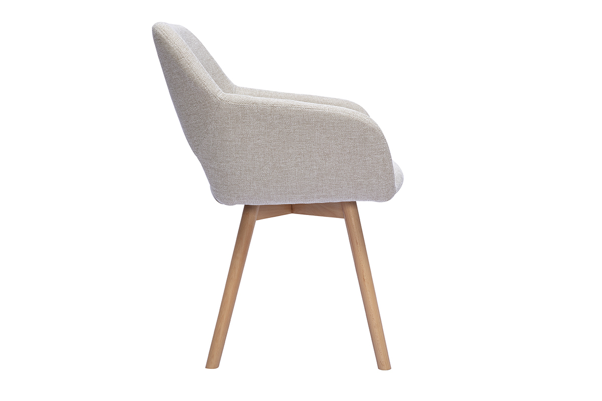 Sedia in tessuto effetto velluto testurizzato beige con braccioli, vista di profilo su gambe in legno chiaro.