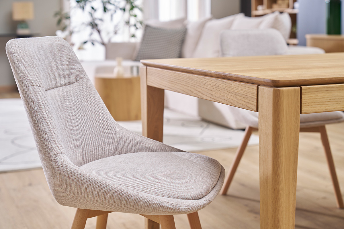 Sedie in tessuto effetto velluto testurizzato beige e legno chiaro (set di 2) ALESS