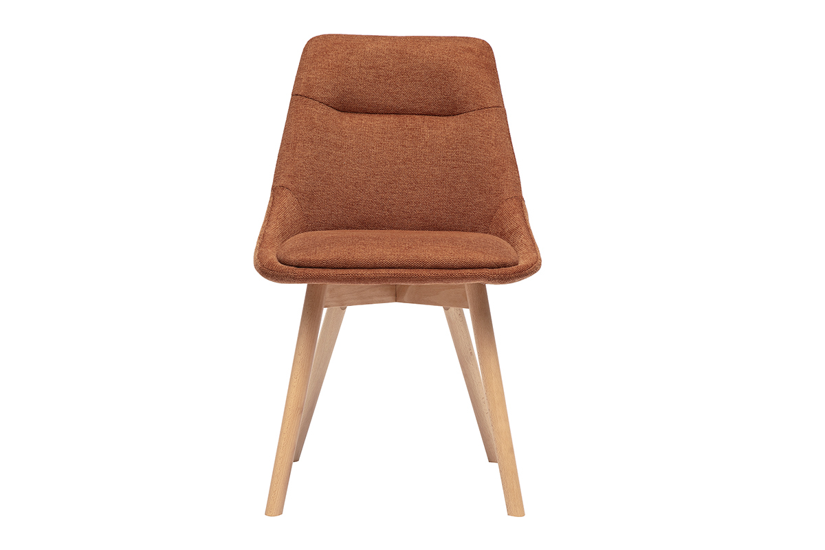 Sedia effetto velluto terra bruciata con gambe in legno chiaro, vista frontale.