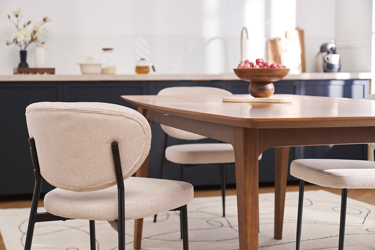 Sedie in tessuto effetto velluto texture beige e metallo nero (set di 2) BREKA