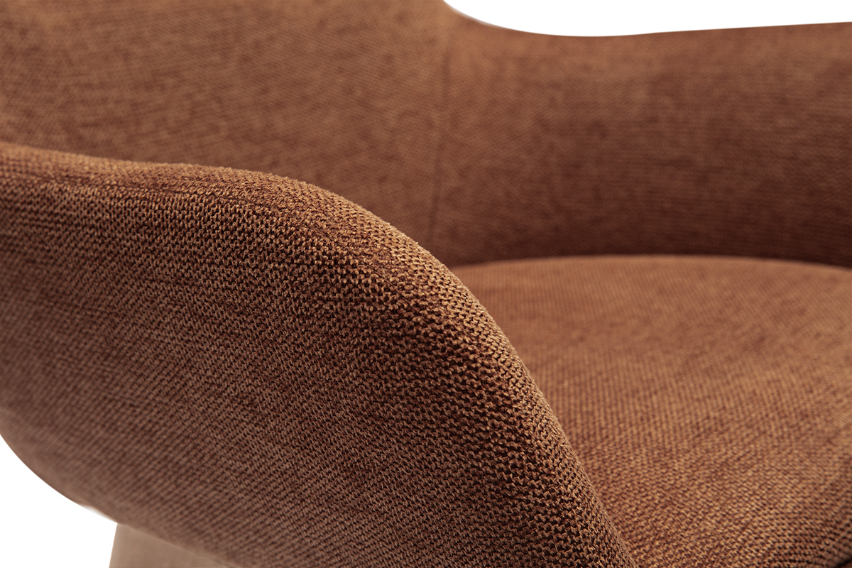 Dettaglio del tessuto in velluto testurizzato terra bruciata di una sedia ALESS.