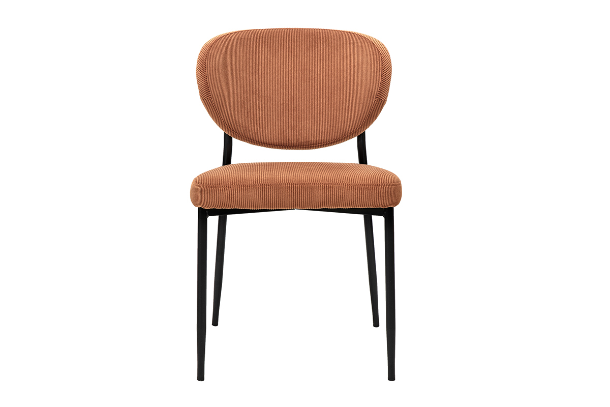 Sedia in velluto a coste terra bruciata con gambe in metallo nero, vista frontale.