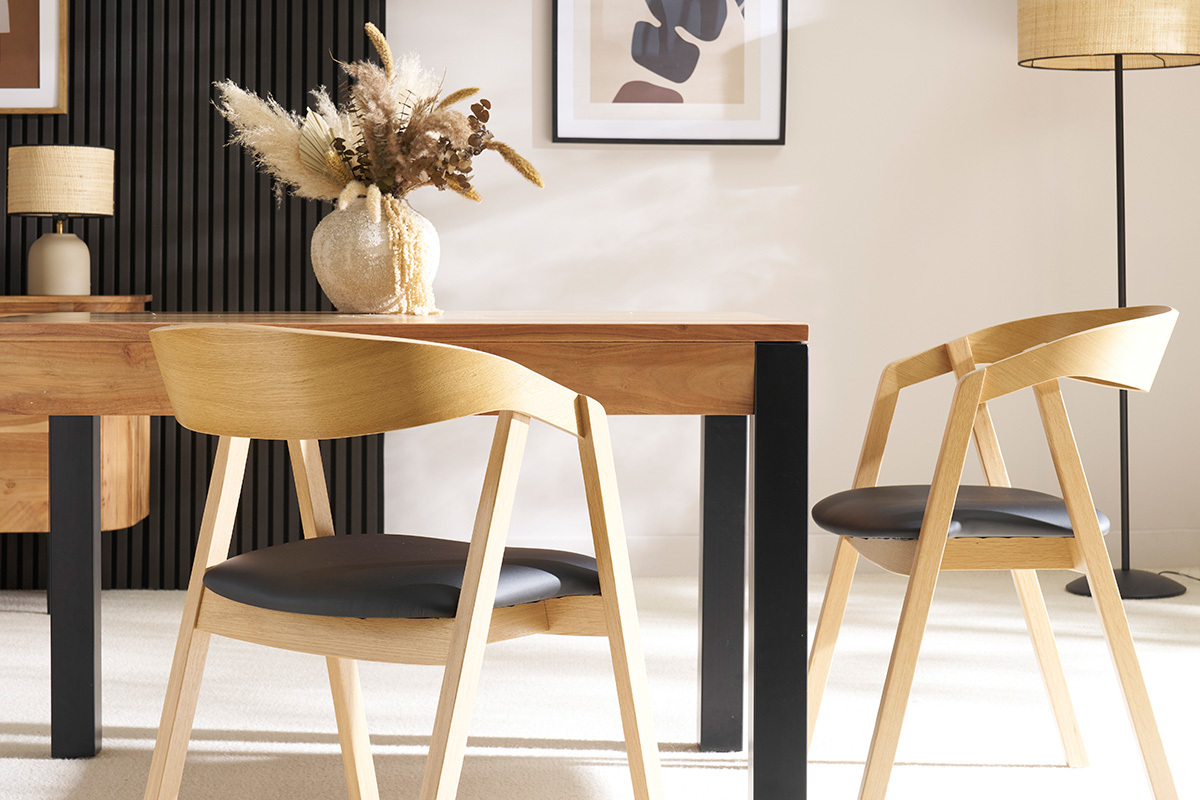 Sedie scandinave impilabili in legno chiaro massello di rovere e seduta nero (set di 2) LOVA
