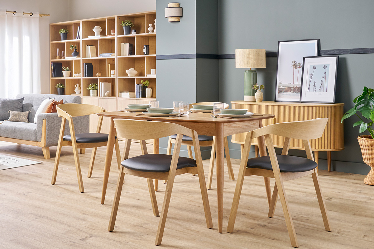 Sedie scandinave impilabili in legno chiaro massello di rovere e seduta nero (set di 2) LOVA