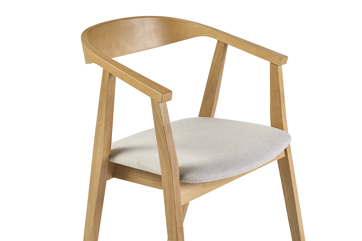 Sedia scandinava BAHIA in legno chiaro con braccioli e seduta in tessuto beige, vista 3/4