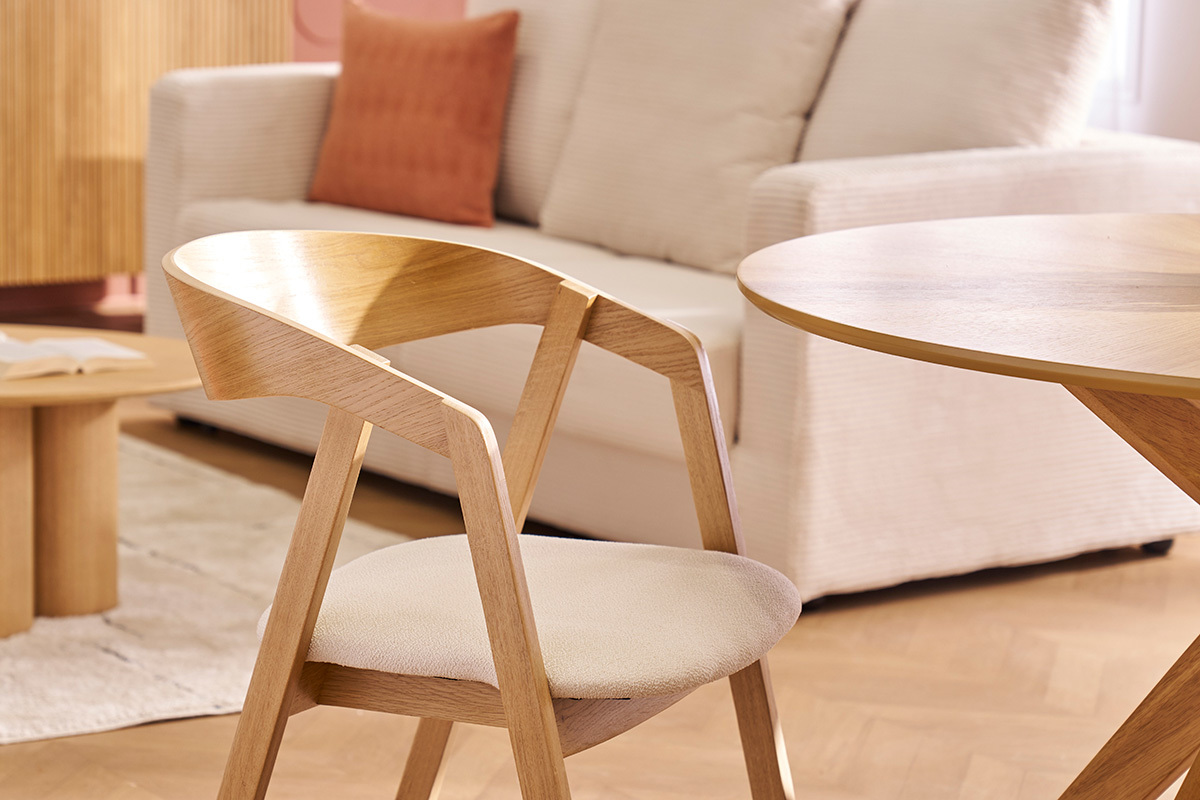 Sedie scandinave in legno chiaro massello di rovere e tessuto effetto lana boucl cru (set di 2) LOVA