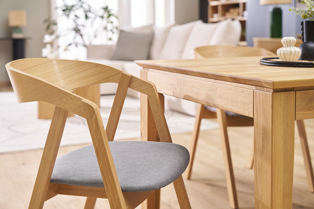 Sedie scandinave in legno chiaro massello di rovere e tessuto grigio (set di 2) LOVA