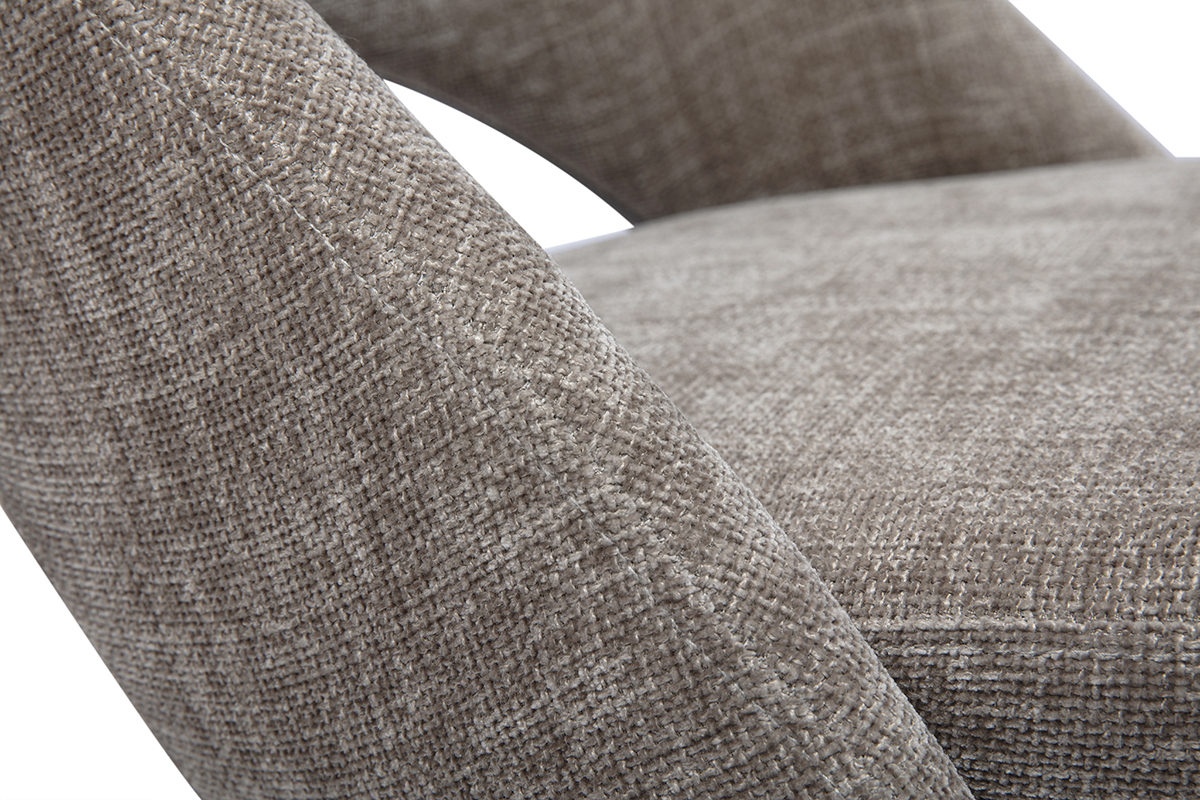D�tail d'une chaise scandinave en tissu effet velours taupe, vue de pr�s sur le rembourrage