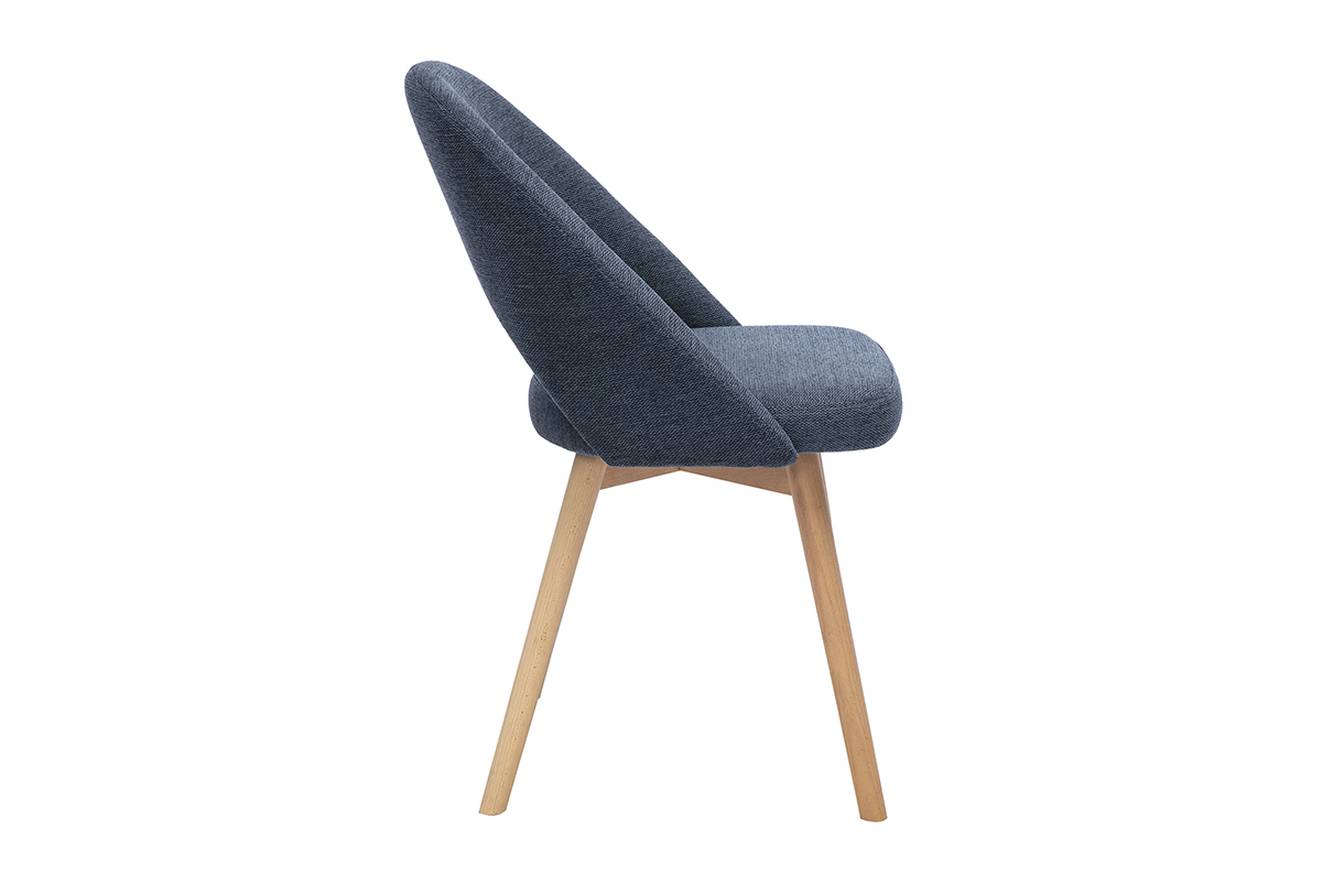 Sedia scandinava in tessuto velluto blu scuro vista di profilo con base in legno chiaro