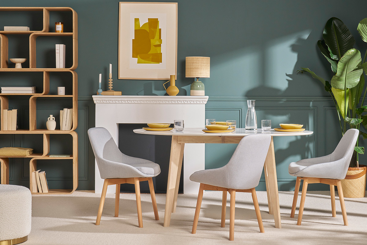 Sedie scandinave in tessuto grigio chiaro e legno massello chiaro (set di 2) HOLO