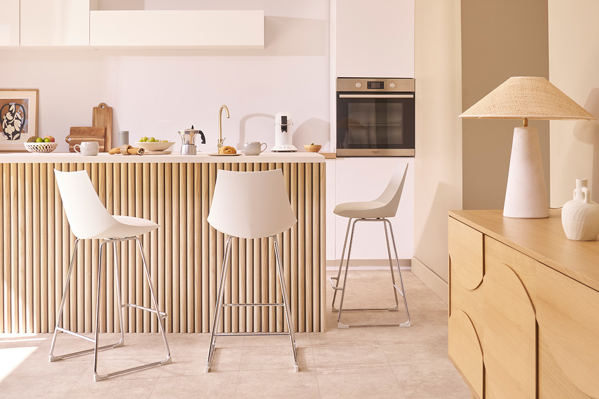 Set di 2 sgabelli da bar design bianchi 65 cm JUNE