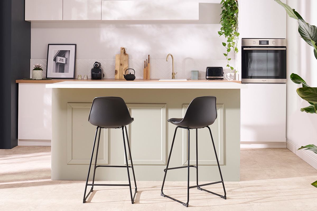 Set di 2 sgabelli da bar design neri piedi metallo 66 cm FRANZ