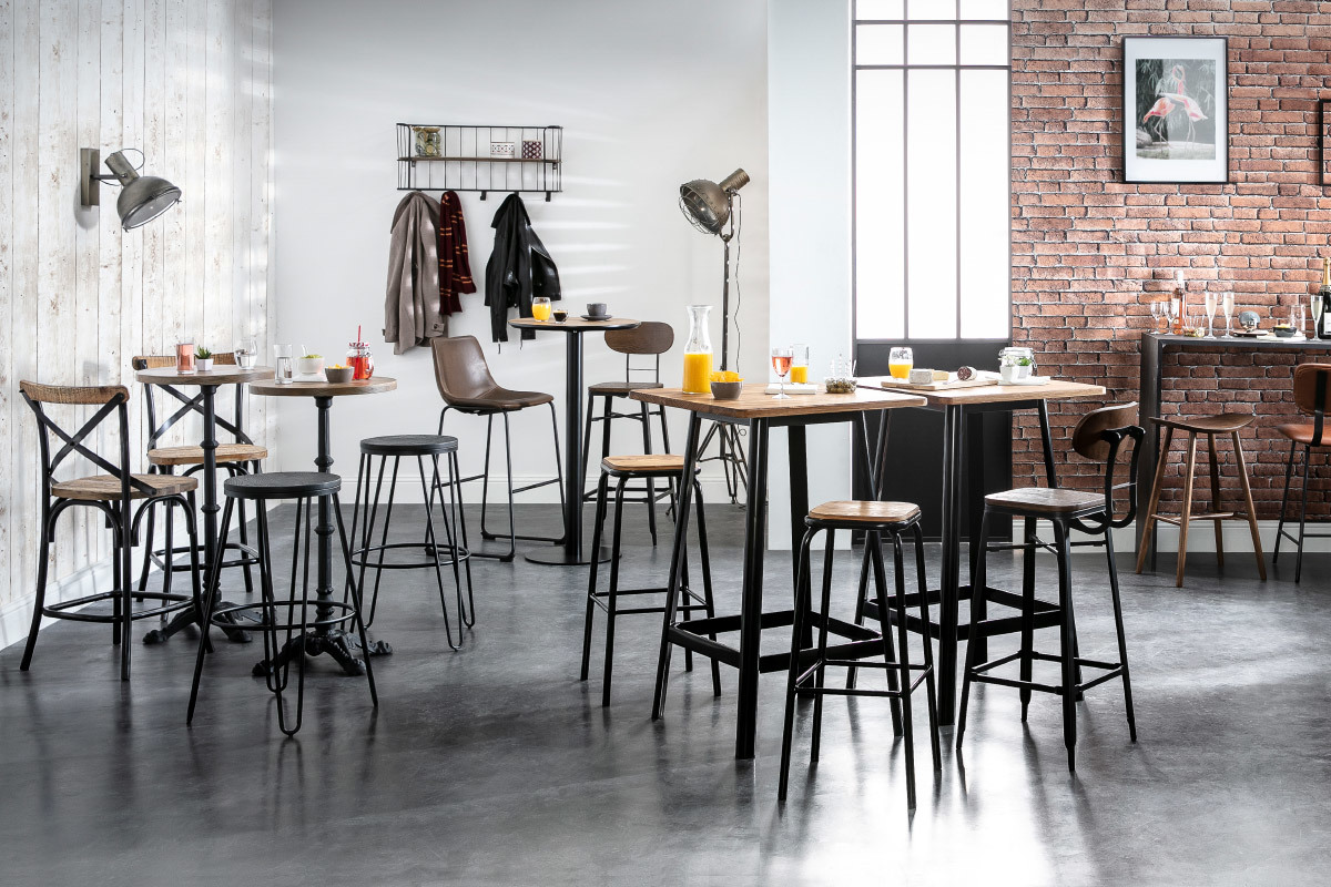 Set di sgabelli da bar 2 pezzi, design industriale, metallo e legno, gambe in acciaio, marrone