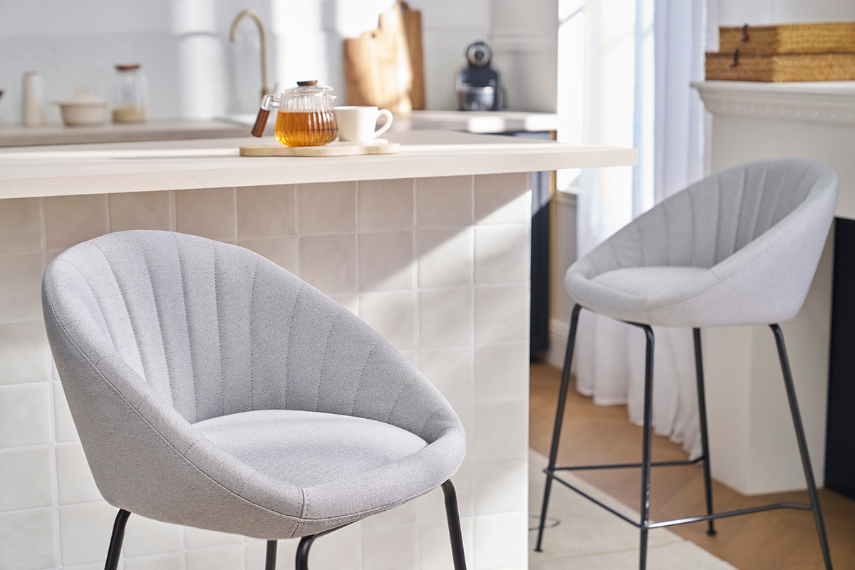 Set di 2 sgabelli da bar design tessuto grigio chiaro 65 cm SHERU