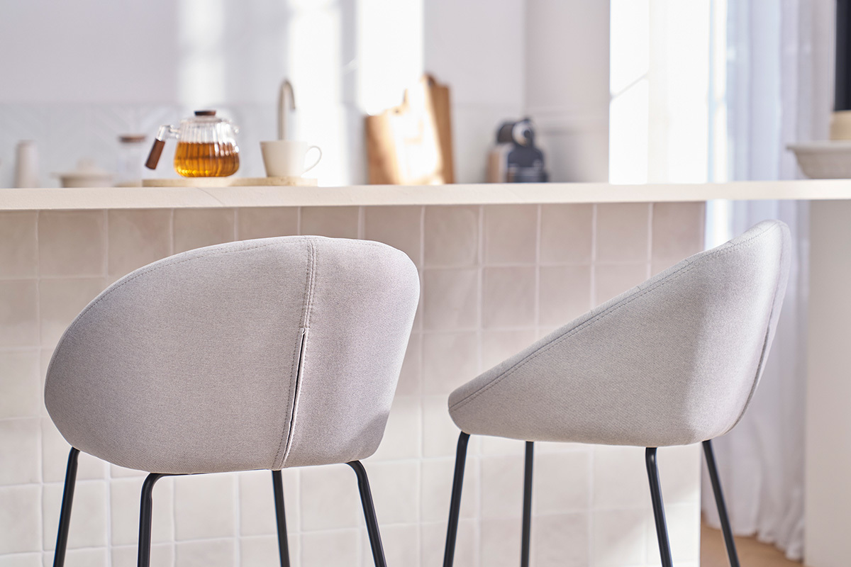 Set di 2 sgabelli da bar design tessuto grigio chiaro 65 cm SHERU