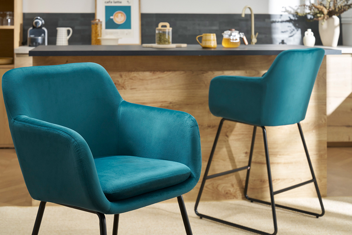 Set di 2 sgabelli in tessuto effetto velluto blu AMIKA