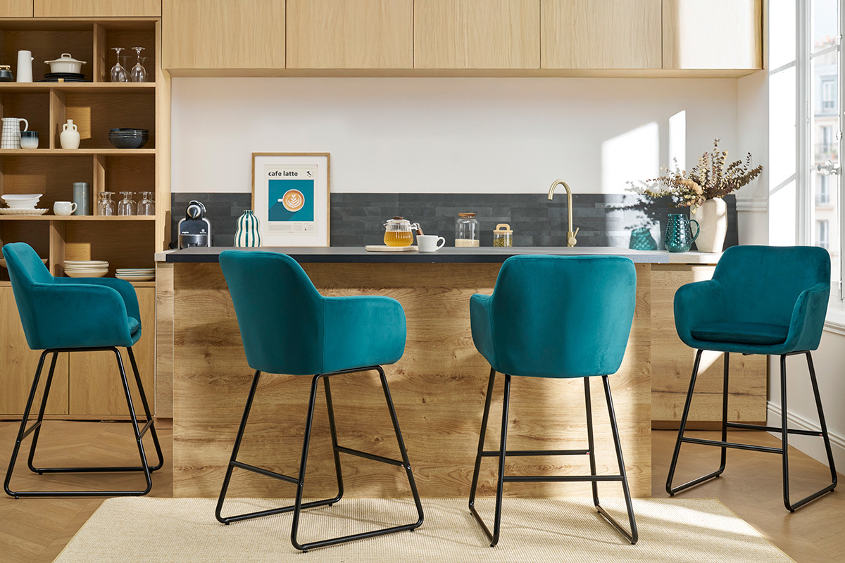 Set di 2 sgabelli in tessuto effetto velluto blu AMIKA
