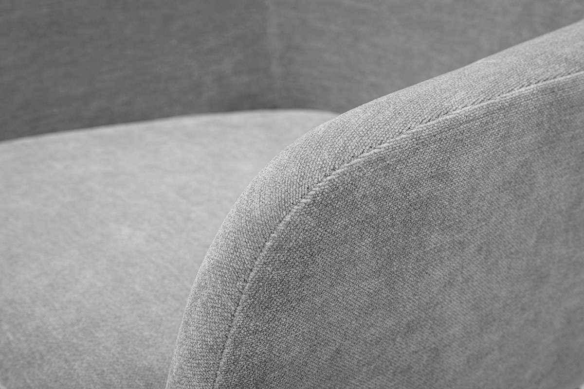 Primo piano sullo schienale in tessuto effetto velluto grigio di uno sgabello da bar AMIKA, nero e bianco.