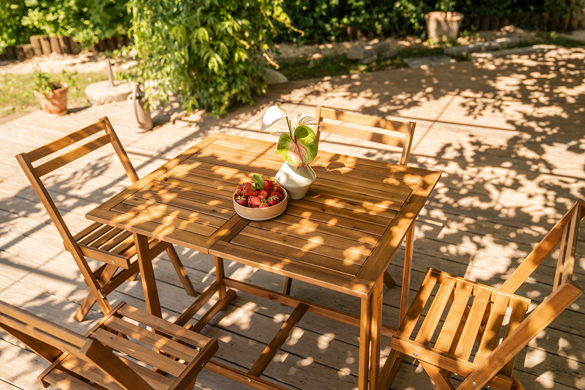 Set tavolo allungabile con contenitore e 4 sedie pieghevoli in legno massello CARMEN