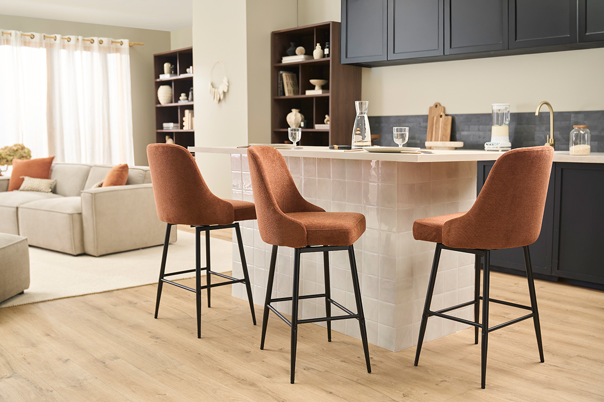 Sgabelli bar girevoli 360� in tessuto ciniglia testurato terra bruciata e metallo H66 cm (confezione da 2) HASTA