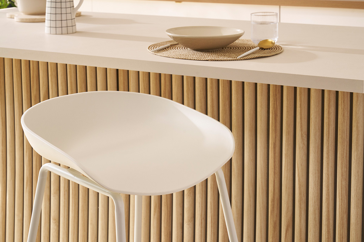 Sgabelli da bar design bianchi con piedi in metallo (set di 2) PEBBLE