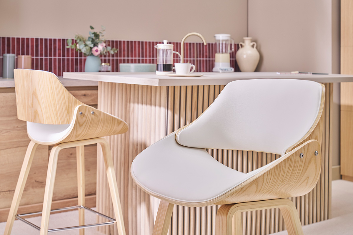 Sgabelli da bar design bianchi e legno chiaro H70 cm (set di 2) CLASH