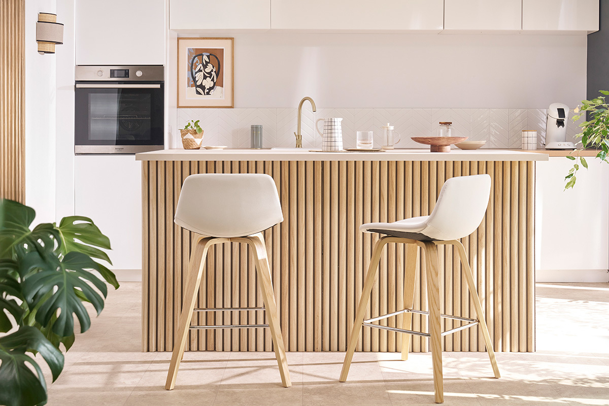 Sgabelli da bar design bianco e legno chiaro H65 cm (set di 2) NONIE