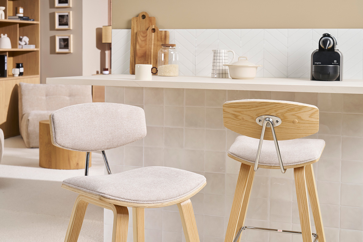 Sgabelli da bar design in tessuto effetto velluto beige e legno chiaro H69 cm (set di 2) VASCO