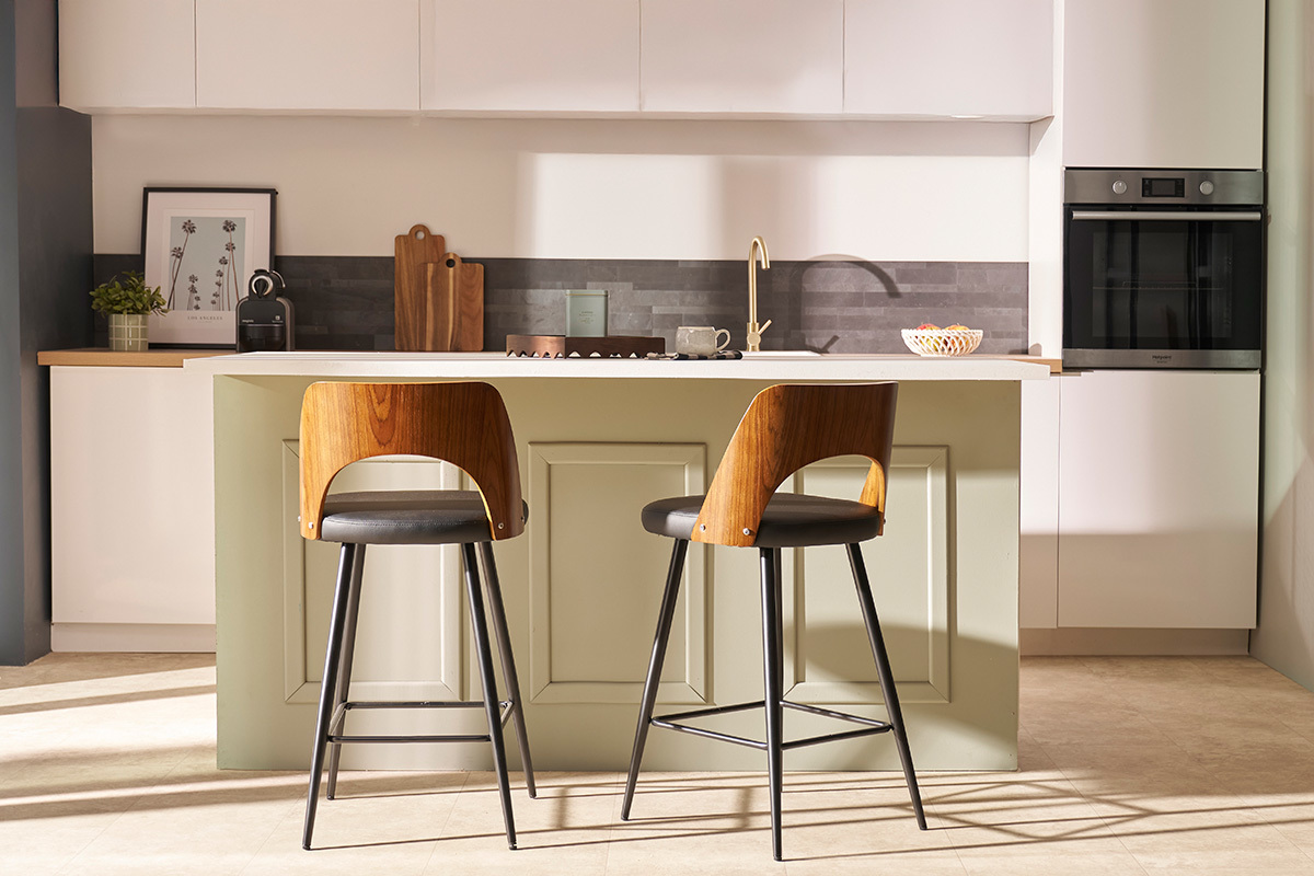 Sgabelli da bar design legno e bianco H66,5 cm (set di 2) FALCOM