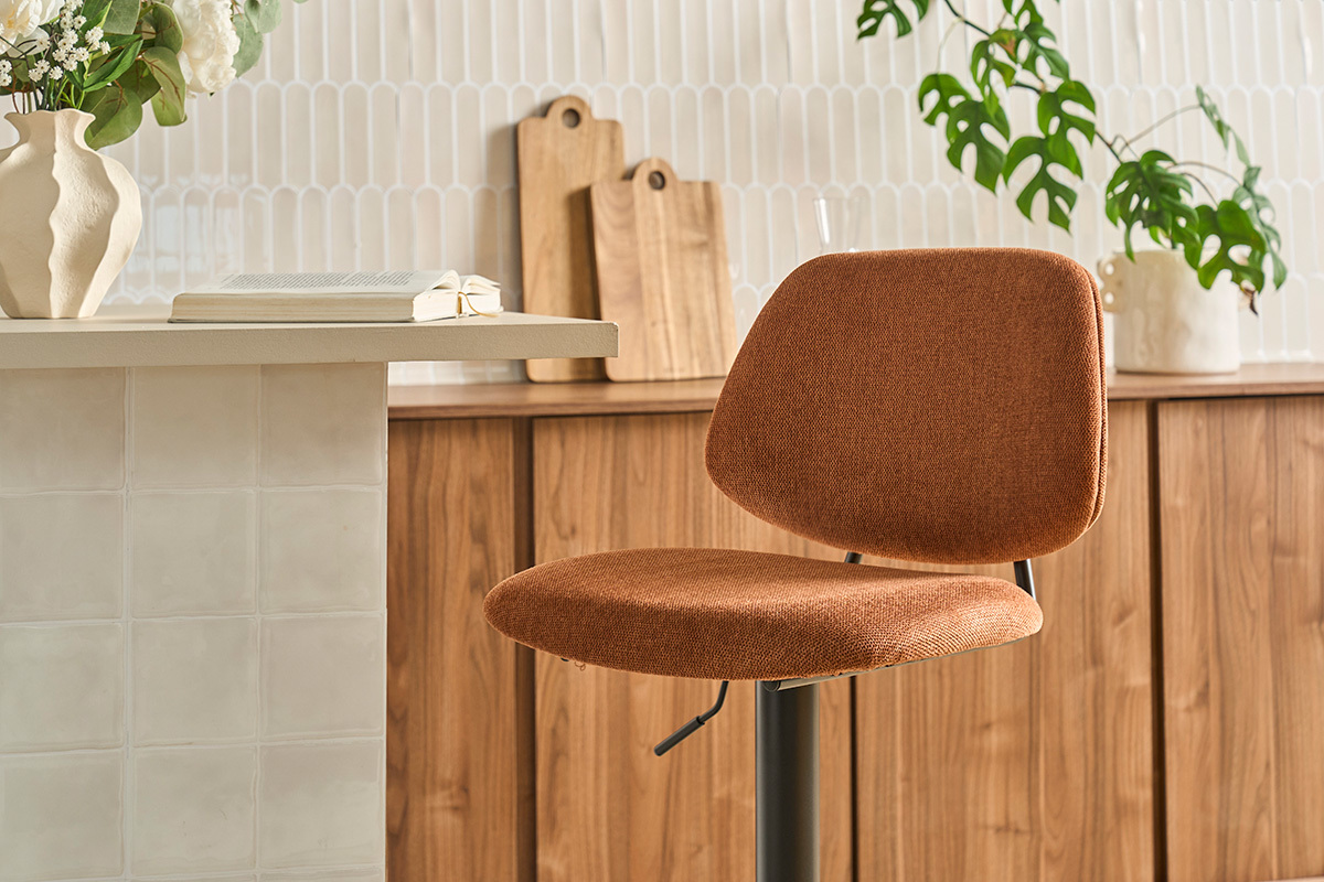 Sgabelli da bar design reclinabili in tessuto effetto velluto terra bruciata e metallo nero BARNET (set di 2)