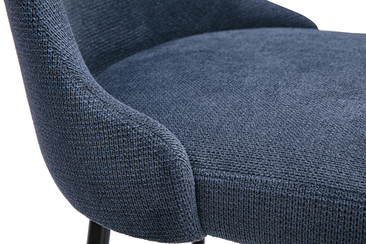 Cuscino imbottito di uno sgabello da bar HASTA in tessuto chenille blu scuro, vista dettagliata.