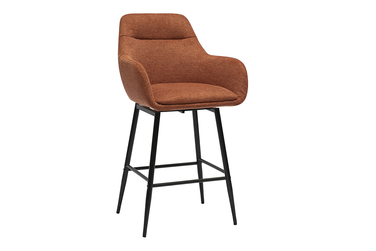 Sgabello da bar girevole in tessuto color terra bruciata e metallo, vista da 3/4.