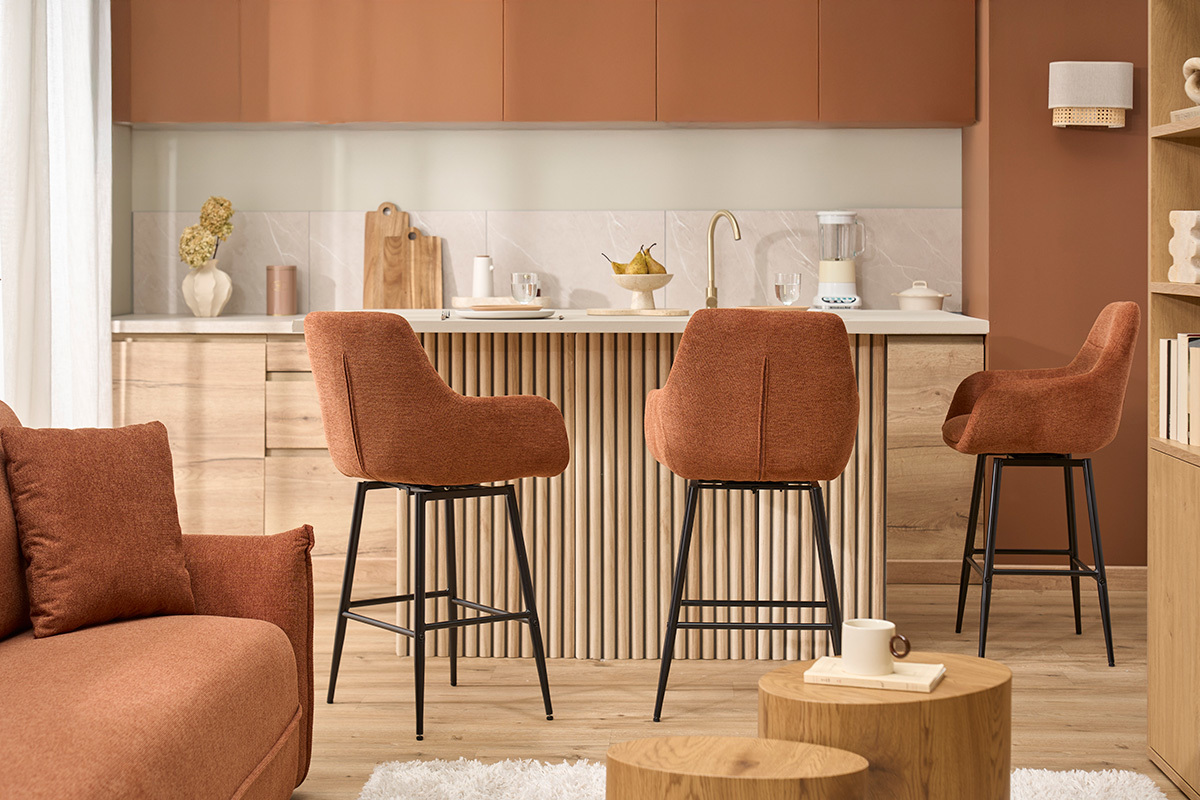 Sgabelli da bar girevoli a 360� in tessuto effetto velluto terra bruciata e metallo H65.5 cm (set di 2) ALESS