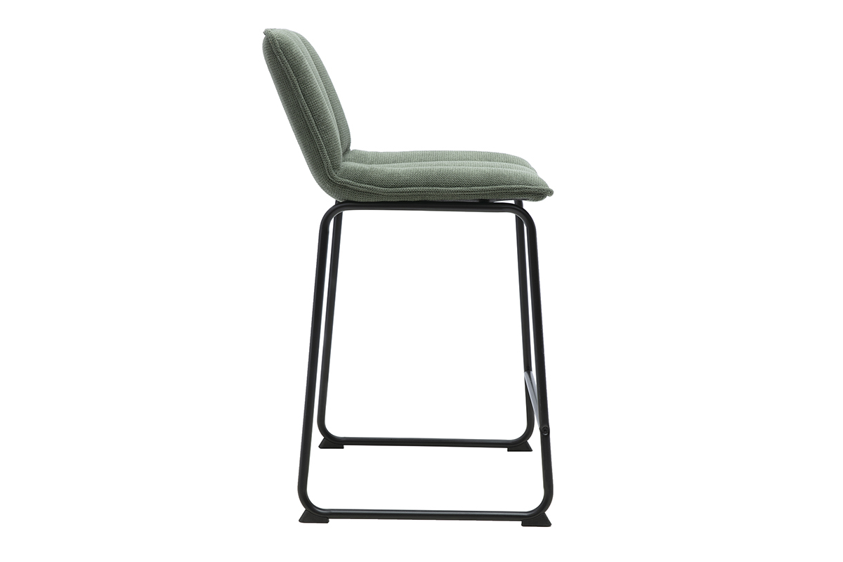 Sgabello da bar in tessuto ciniglia verde kaki con base in metallo nero, vista di profilo.