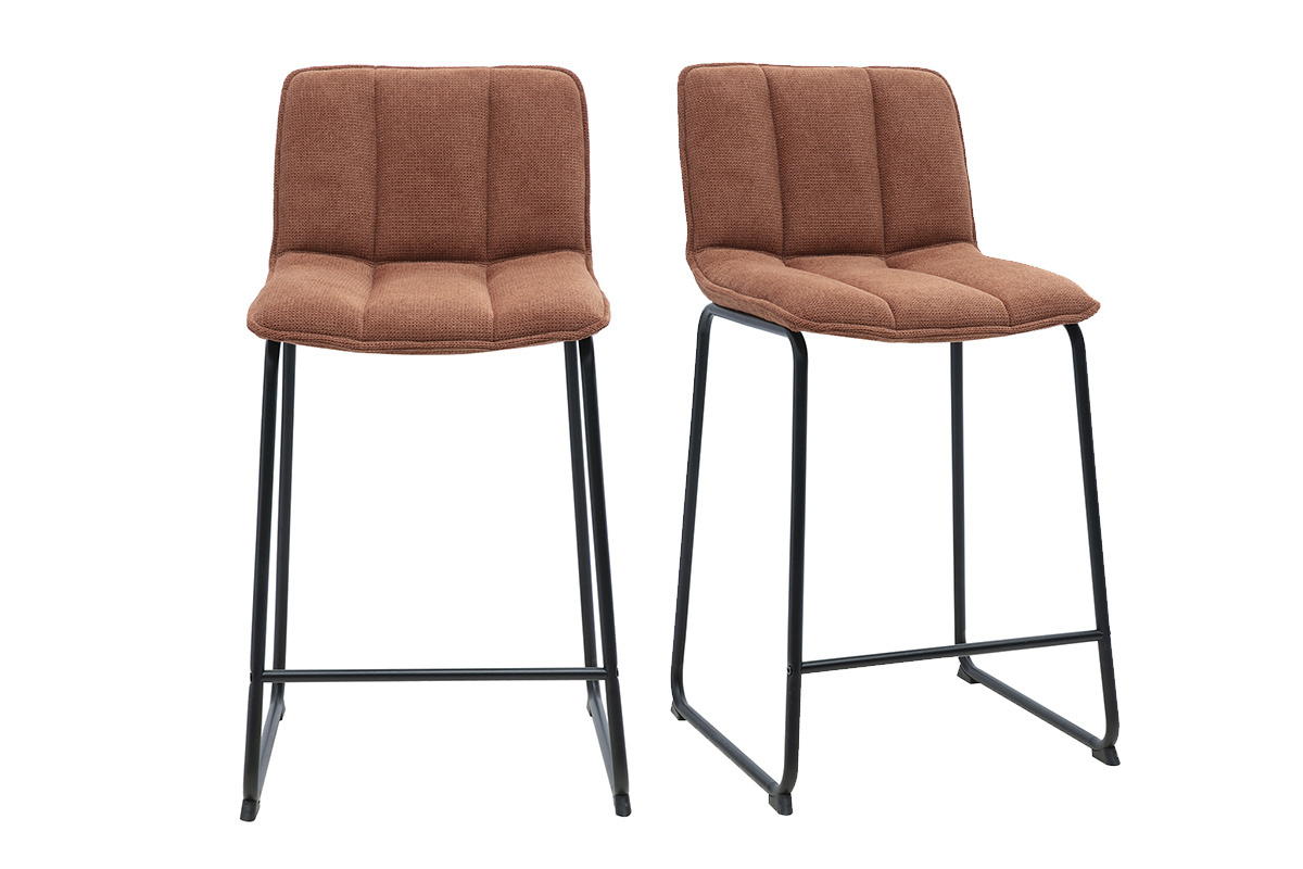 Set di 2 sgabelli da bar in tessuto chenille color terra bruciata e metallo nero, vista frontale