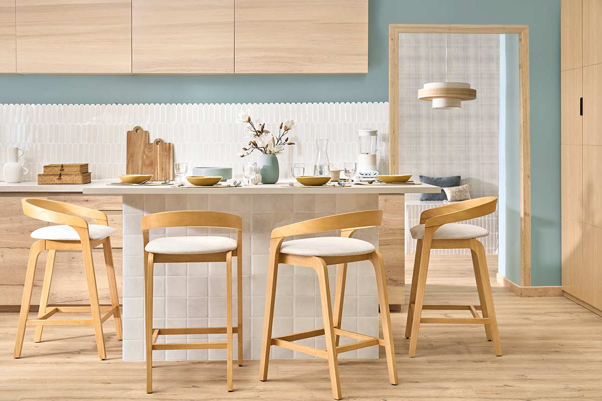 Sgabelli da bar in tessuto effetto velluto beige e legno chiaro H68 cm (confezione da 2) PULSO
