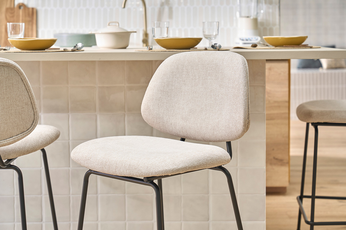 Sgabelli da bar in tessuto effetto velluto beige testurizzato e metallo H66.5 cm BARNET (set di 2)