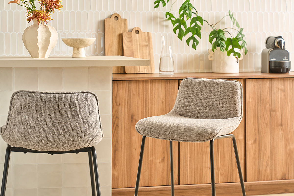 Sgabelli da bar in tessuto taupe e metallo nero H65 cm (set di 2) BOOST