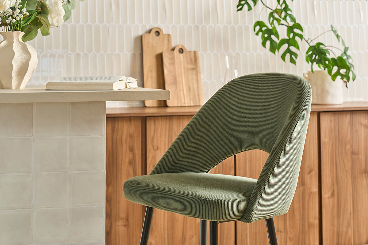 Sgabelli da bar in velluto a coste verde kaki H65 cm (set di 2) COSETTE