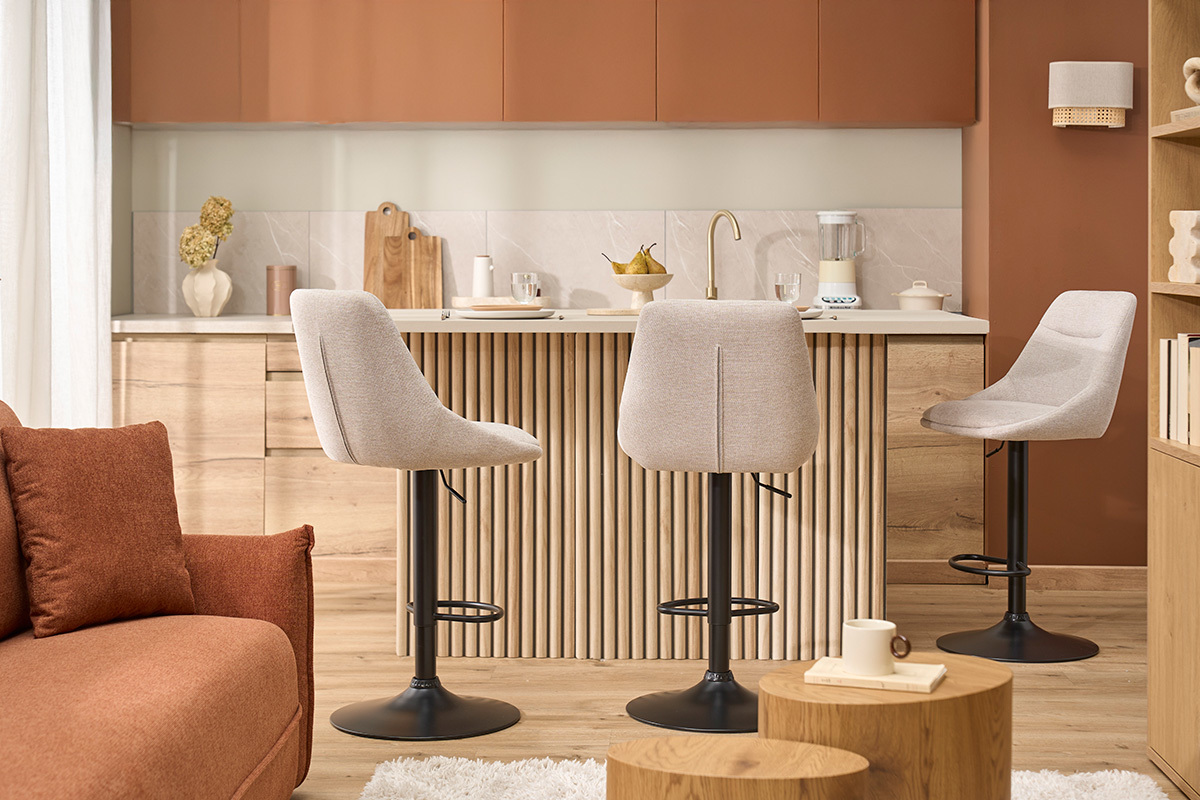 Sgabelli da bar regolabili e girevoli a 360� in tessuto effetto velluto beige e metallo (set di 2) ALESS